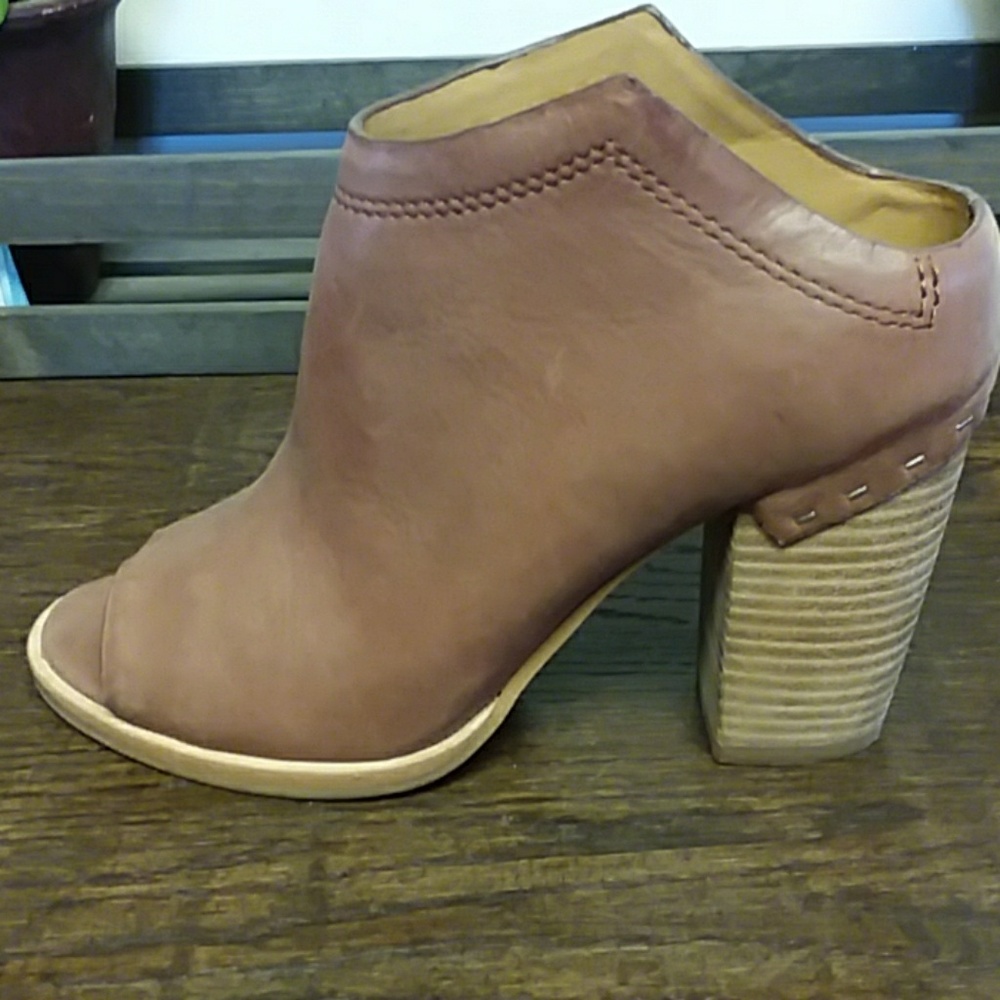 Shoes - Picture 2 of 5